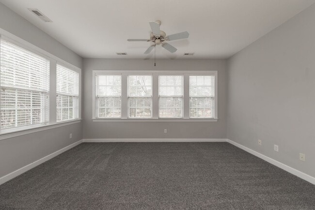 Building Photo - Golf course views in Braemar Creek 3 beds