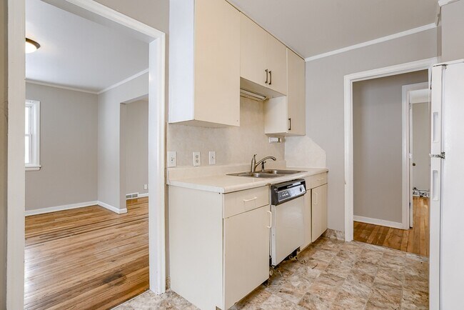 Building Photo - 6905 N 33rd St