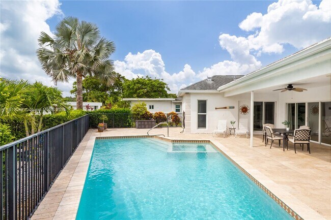 Building Photo - 4902 N Travelers Palm Ln