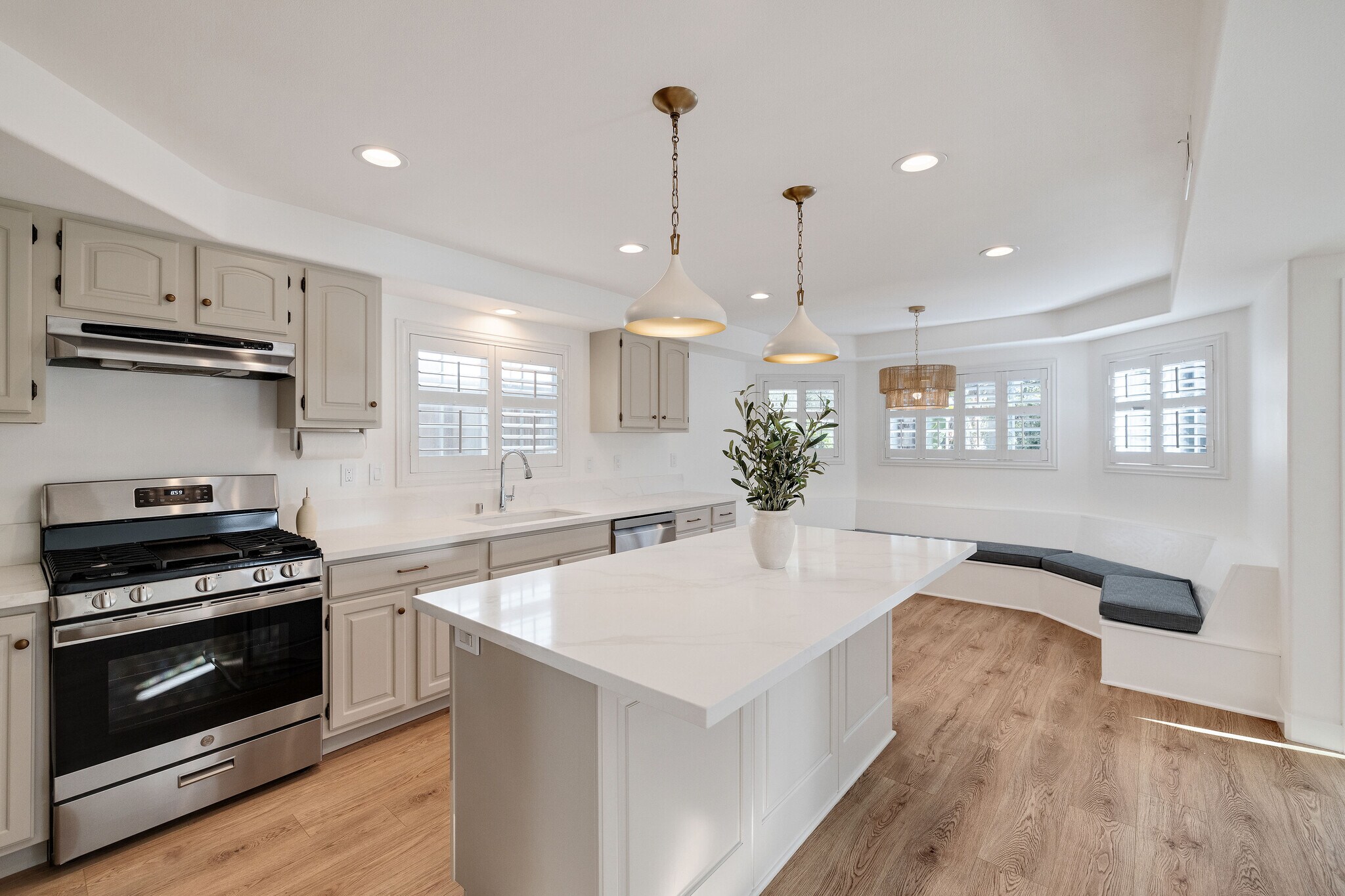 Building Photo - 1504 N Poinsettia Ave