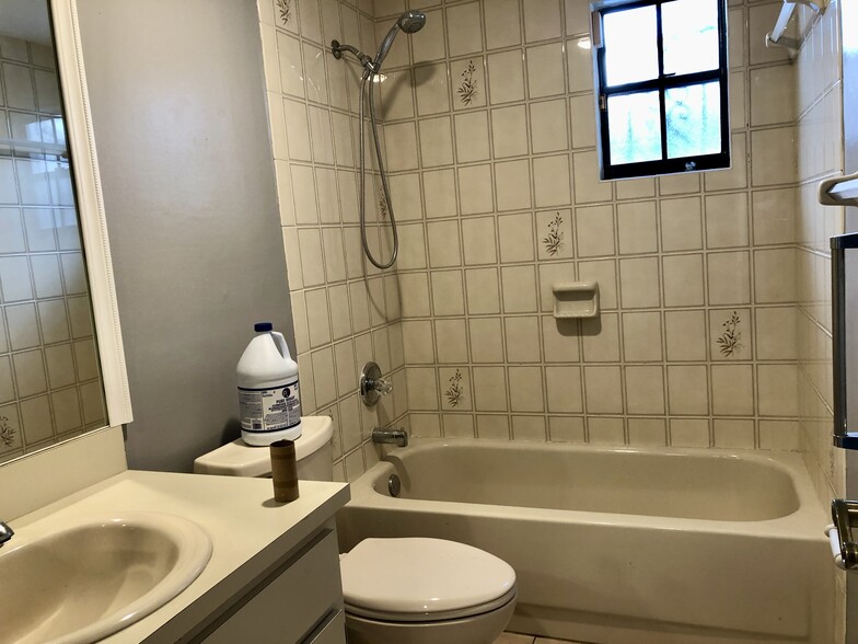 Building Photo - 3021 W Braddock St