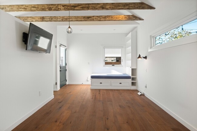 Building Photo - 2813 Military Ave