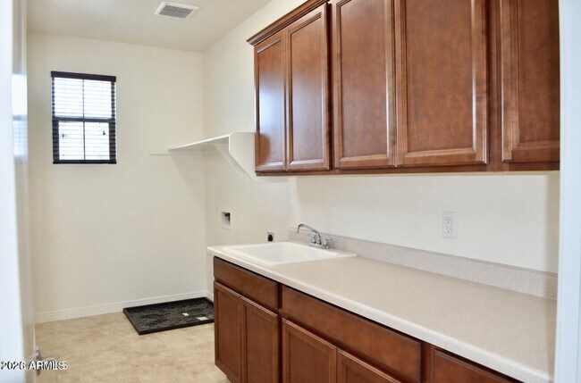 Building Photo - 2834 E Aloe Pl