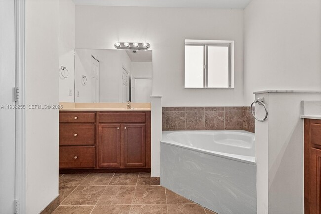 Building Photo - 2332 SE 16th Pl