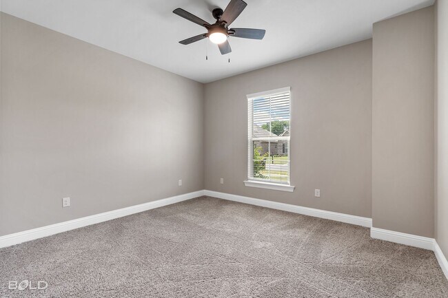 Building Photo - 211 Hyperion st