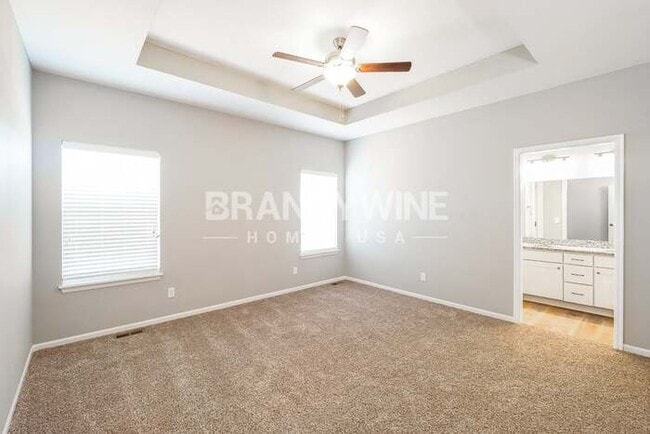 Building Photo - APPLY NOW! 5BED 3BATH