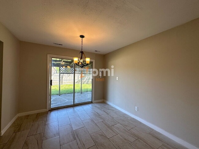 Building Photo - 613 Southwind Dr