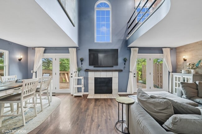 Building Photo - 627 Ascot Ln