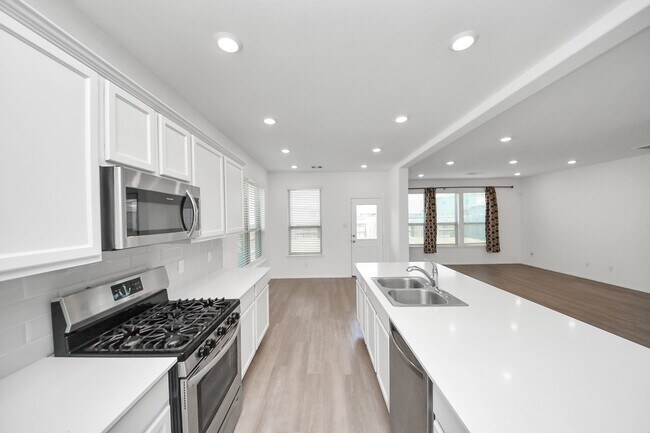 Building Photo - 24063 Hawthorn Lks Dr