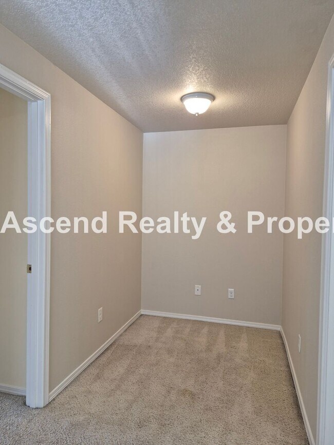 Building Photo - Beaverton Convenience with Central AC & Attached Garage  Minutes to MAX, Costco, Nike & Parks 1 o...