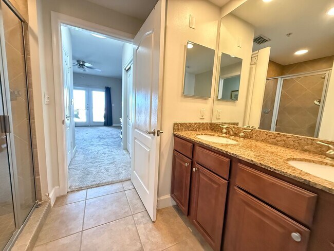 Building Photo - Spacious 2/2 Condo with Waterview in River Dance!