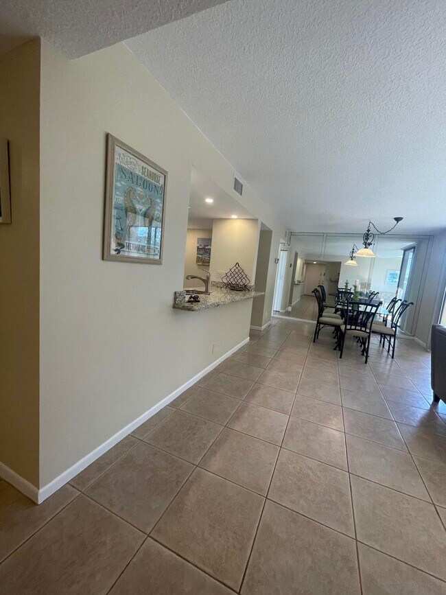 Building Photo - 450 Egret Cir