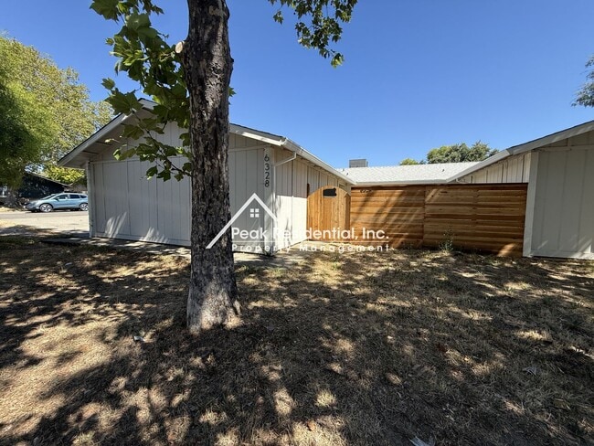 Building Photo - Great Location 2bd/1.5ba Duplex in Citrus Heights!