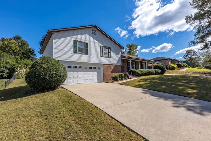 Building Photo - 3925 Biltmore Dr
