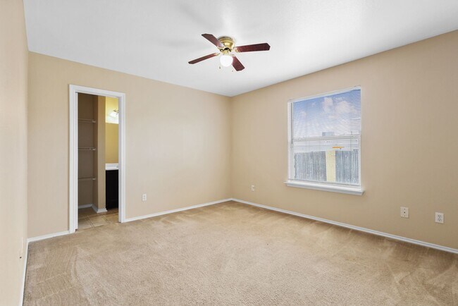 Building Photo - 3 Bedroom/2 Bath Meadow Brook Subdivision