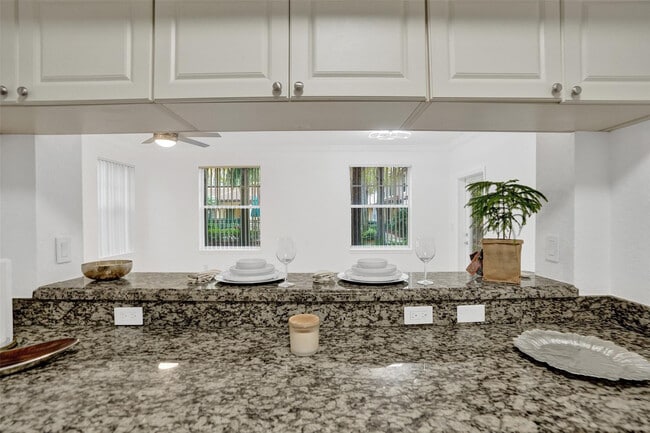 Building Photo - 6584 W Sample Rd