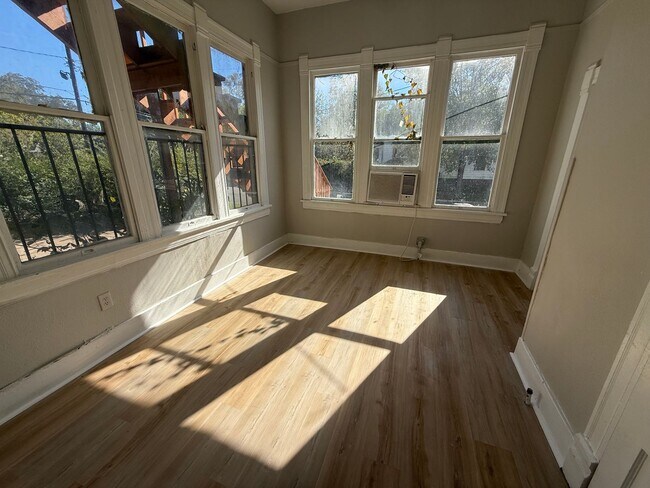 Building Photo - 1923 S Izard St