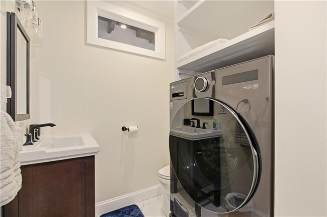 Building Photo - 98 Kay St