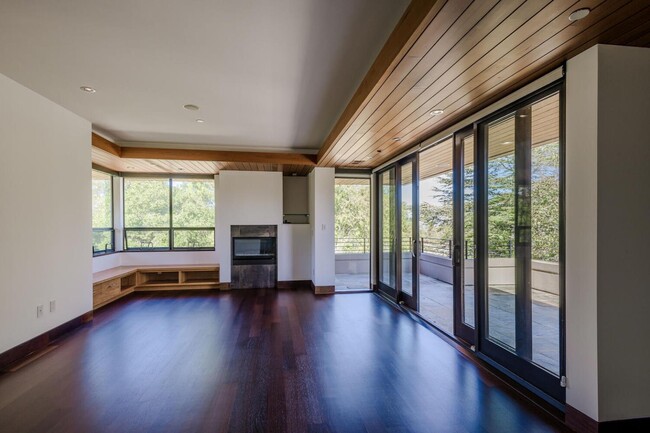 Building Photo - 2510 Skyfarm Dr