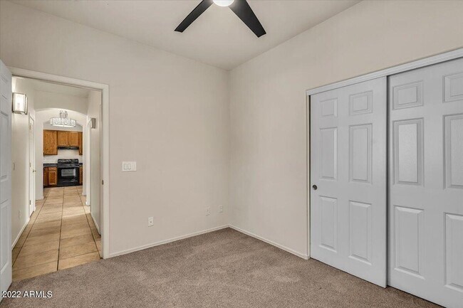 Building Photo - 902 E Madeline Dr