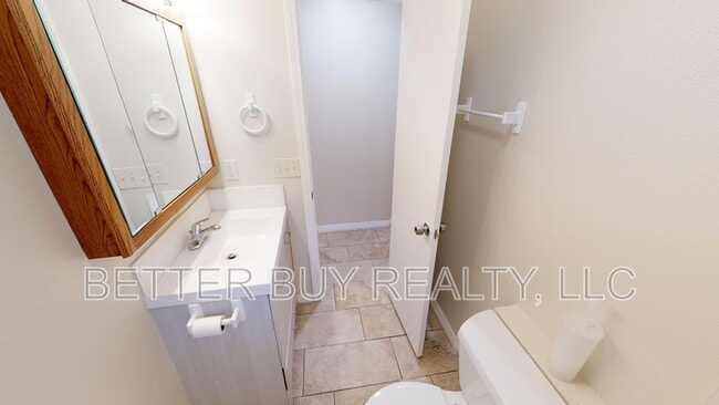 Building Photo - 300 N Church St