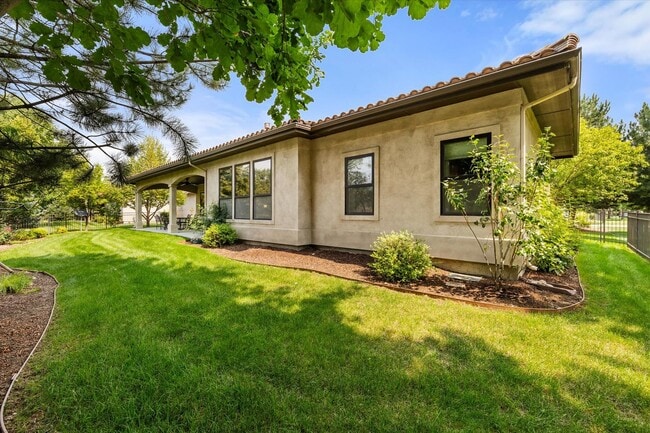 Building Photo - Luxury Furnished 4-Bedroom Home in Eagle's...