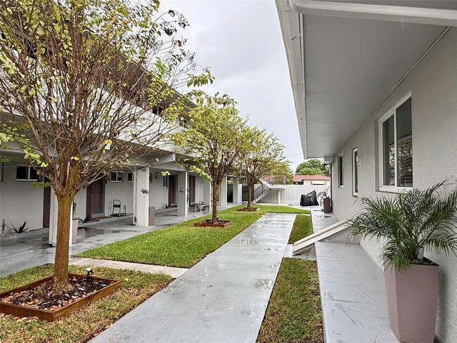 Building Photo - 720 NE 7th St