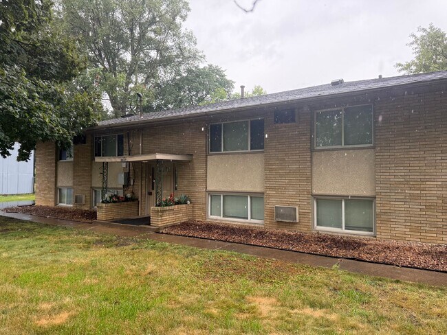 Building Photo - 5547 N Lyndale Ave