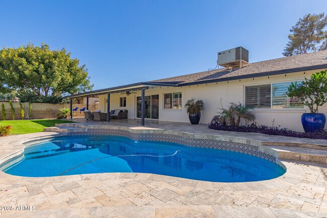 Building Photo - 2032 E Pegasus Dr