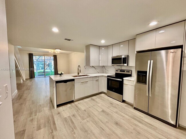 Building Photo - 1498 Barcelona Way