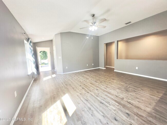 Building Photo - 204 Candlebark Dr