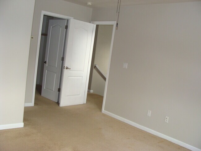 Building Photo - 300 Chatfield Ln