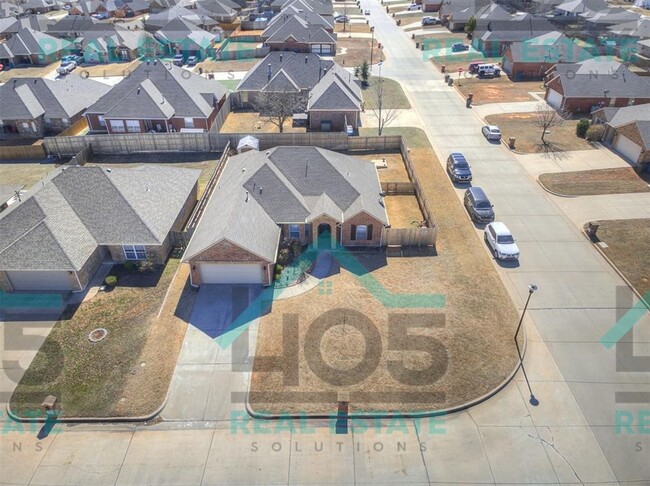 Building Photo - Amazing Rental in Choctaw