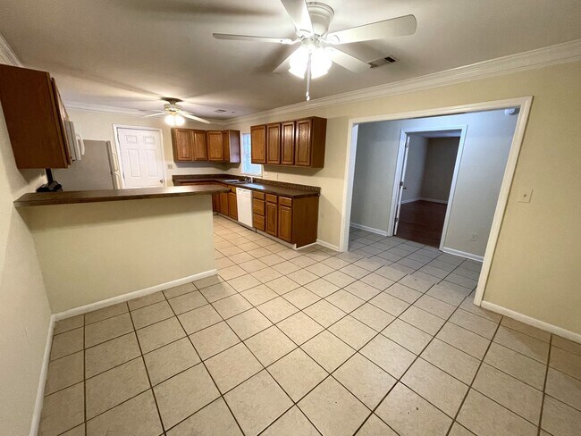 Building Photo - Five Points 5br House - FALL 2026 PRELEASE