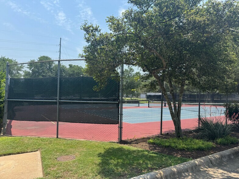 Tanglewood Park nearby - 9802 Briar Ridge Dr