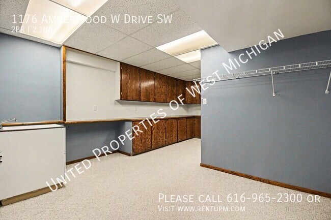 Building Photo - 1176 Amberwood W Dr SW