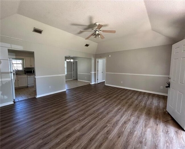 Building Photo - 6626 Woodside Ct E