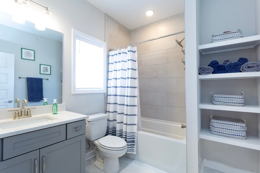 Guest Bathroom - 7501 Highway 70 S