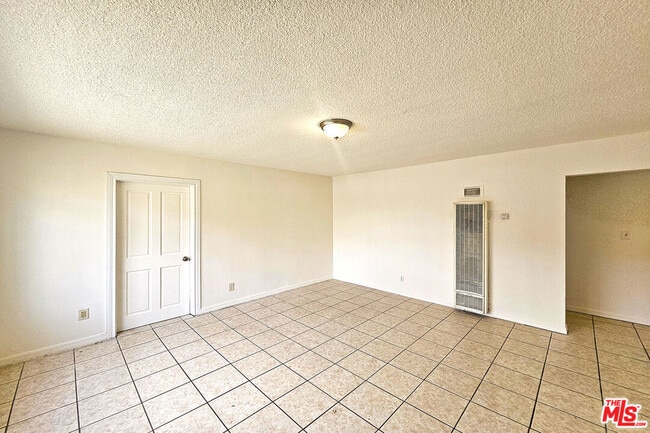 Building Photo - 1214 E 82nd St