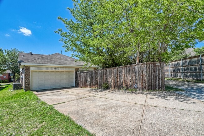 Building Photo - Coppell Cul-De-Sac living.  Ready Now!