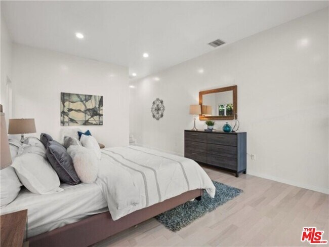 Building Photo - 17601 Rhoda St