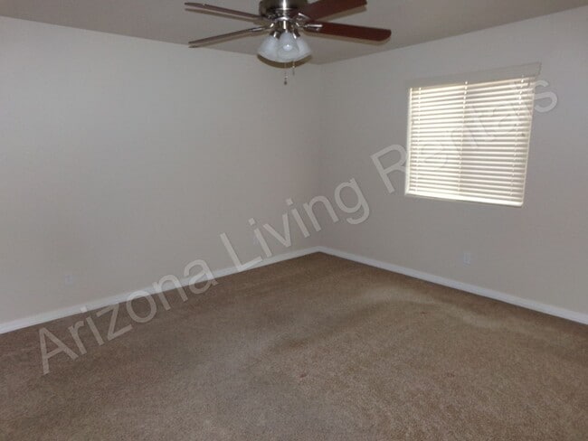 Building Photo - SUPER CLEAN 4 BEDROOM HOME