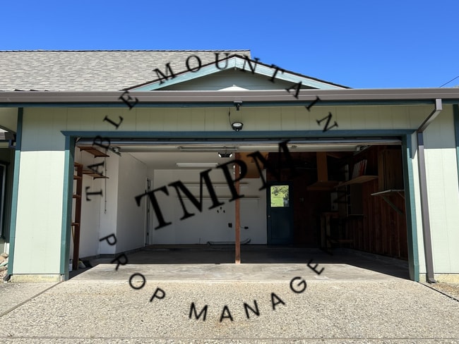 Building Photo - 37 Linda Dr