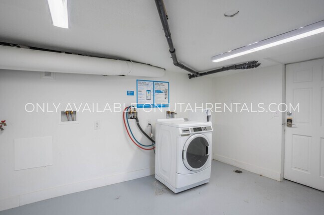 Building Photo - 955 E 100 S