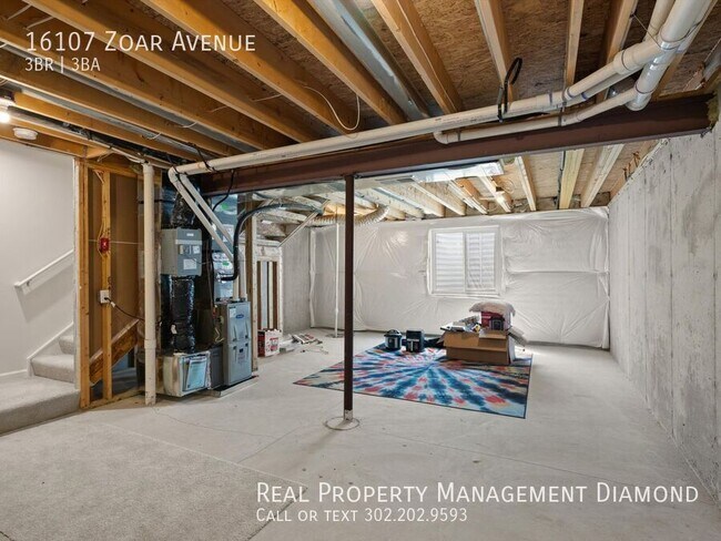 Building Photo - 16107 Zoar Ave