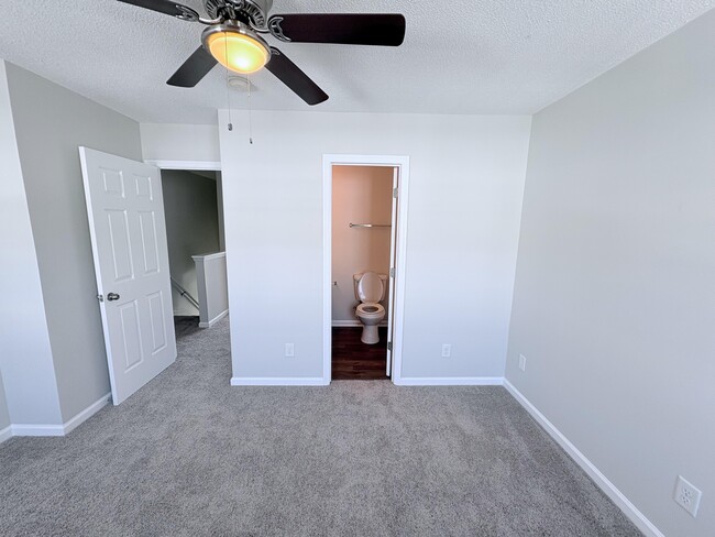 Building Photo - 1007 Banister Loop