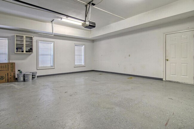 Building Photo - 4 Bedroom 3.5 Bath House in St. Thomas Poi...