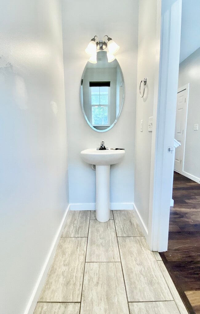 Building Photo - 1328 Stone Manor Dr