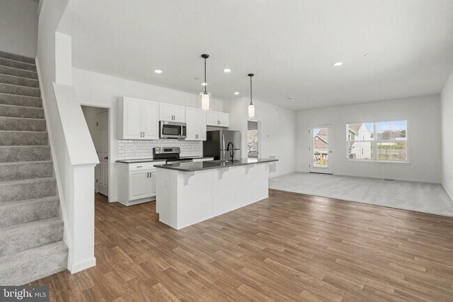 Building Photo - 7884 Oakbrook Dr