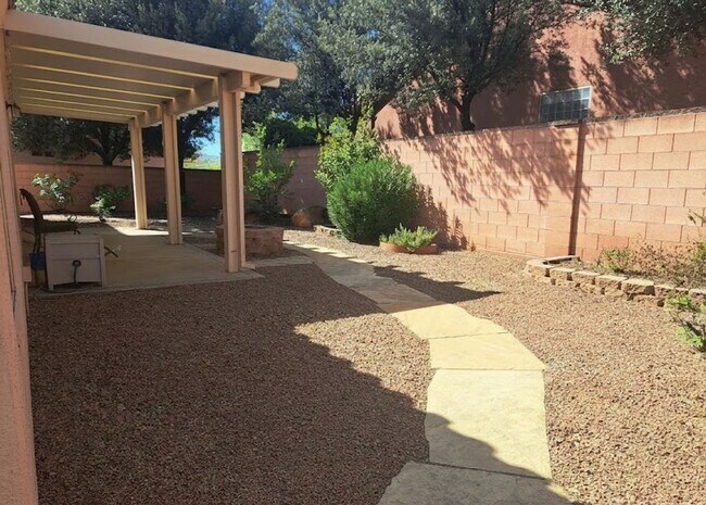 Building Photo - Snow Canyon Single Family